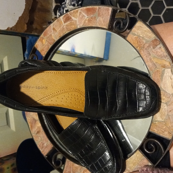 61/2 easy spirit black flats - Picture 2 of 3
